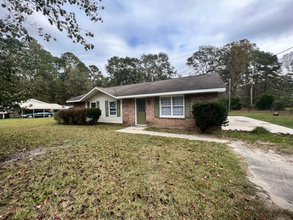 147 State Rd S-27-289 in Ridgeland, SC - Building Photo