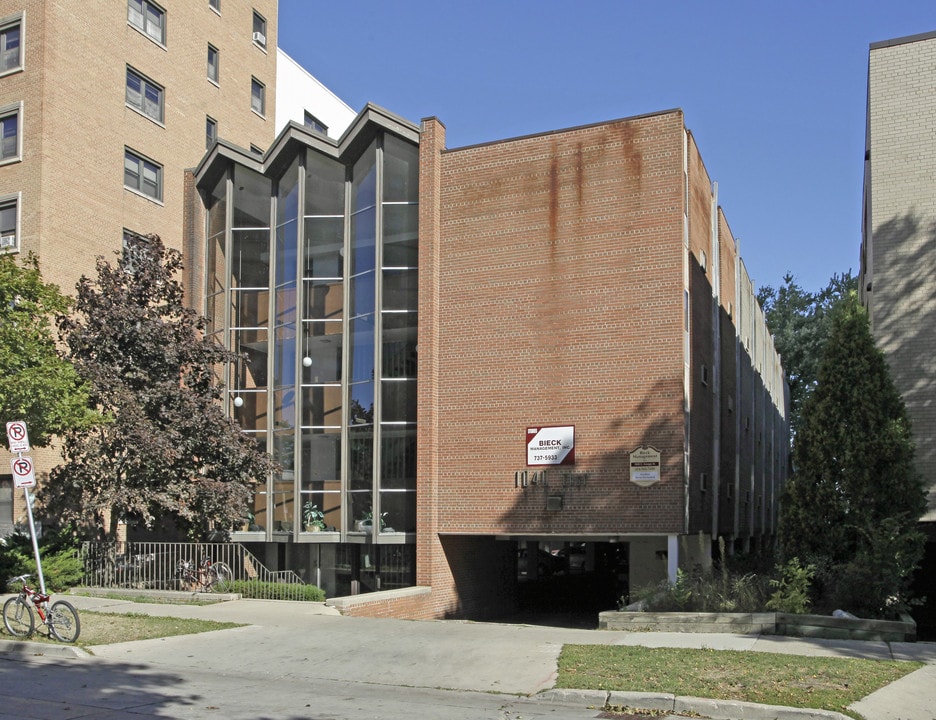 Knapp Street Apartments in Milwaukee, WI - Building Photo