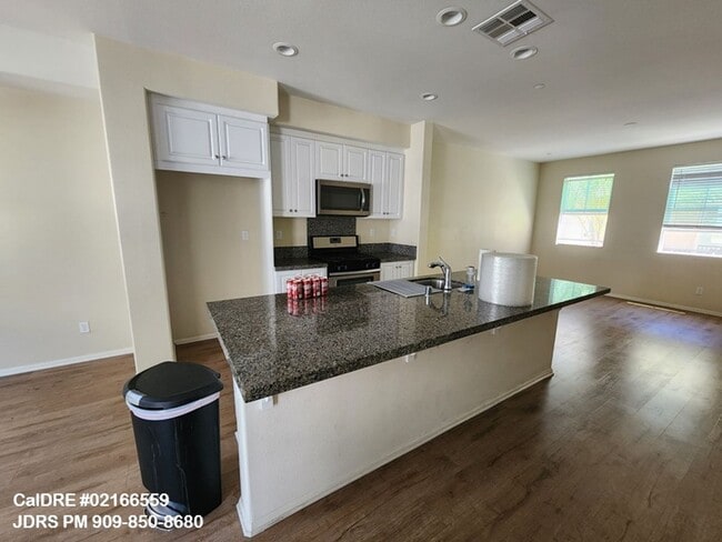 136 Dorsett Ave in Upland, CA - Building Photo - Building Photo