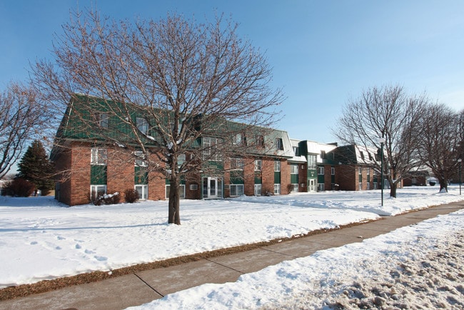 Park Haven Apartments in Brooklyn Park, MN - Foto de edificio - Building Photo