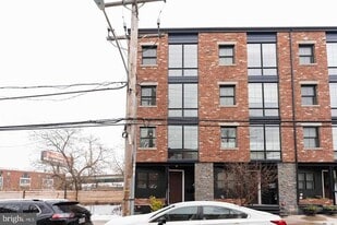 1005 New Market St in Philadelphia, PA - Building Photo