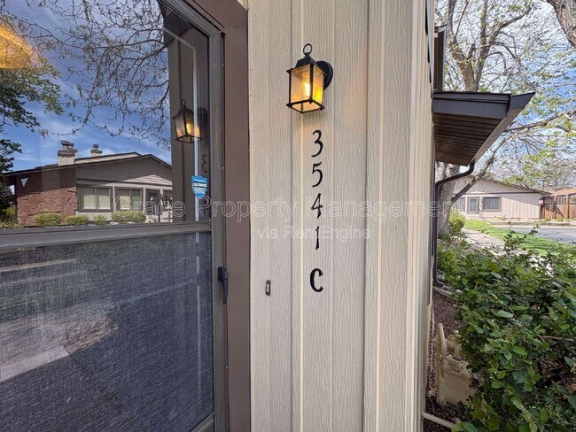 3541 S Kittredge St in Aurora, CO - Building Photo - Building Photo