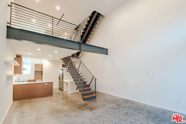property at 1220 N Orange Grove Ave