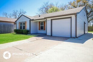 8459 Sonneville Dr in Houston, TX - Building Photo