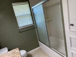 110 Oleander St in Lake Jackson, TX - Building Photo - Building Photo