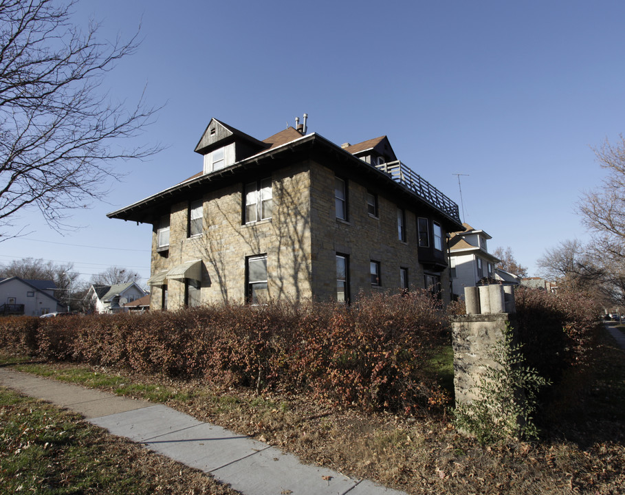 2740 R St in Lincoln, NE - Foto de edificio