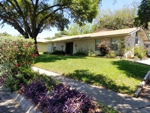9510 Powhatan Dr in San Antonio, TX - Building Photo - Building Photo