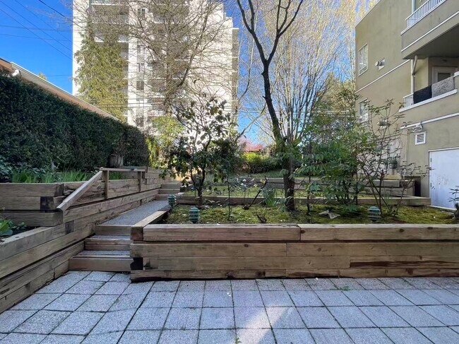 5626 Larch St in Vancouver, BC - Building Photo - Building Photo