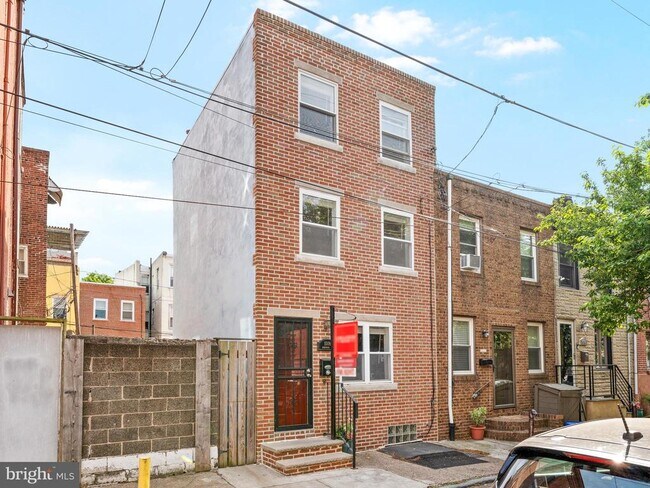 1006 Montrose St in Philadelphia, PA - Building Photo - Building Photo
