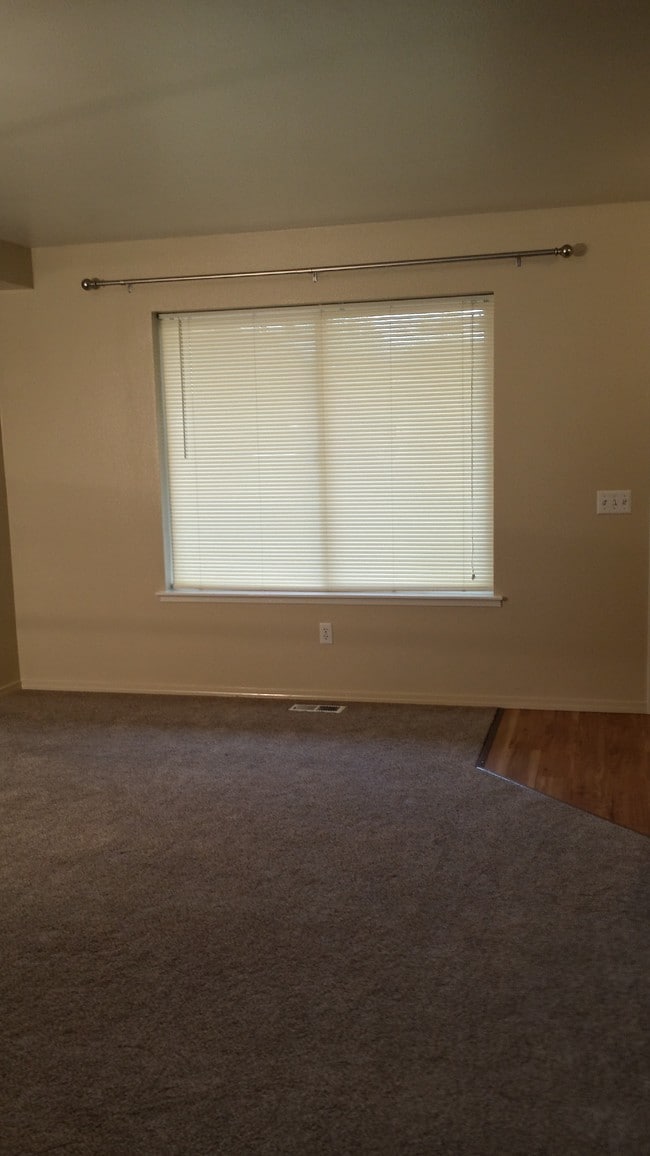 1211 Balfour Dr in Anchorage, AK - Building Photo - Building Photo