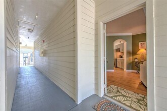 3312 Bay Club Cir in Tampa, FL - Building Photo - Building Photo