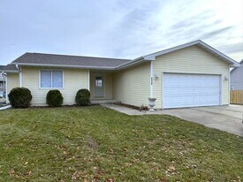 312 Dotson Dr in Ames, IA - Building Photo