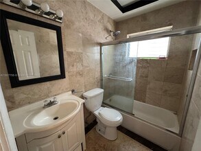 75 Washington Ave in Miami Beach, FL - Building Photo - Building Photo