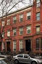 31 Grove St in New York, NY - Building Photo