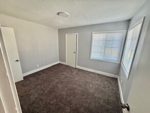 271 E Ave. J in Lancaster, CA - Building Photo - Building Photo