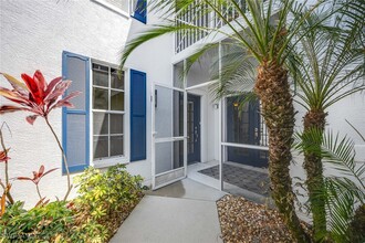 7045 Barrington Cir in Naples, FL - Foto de edificio - Building Photo