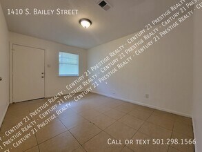 1410 S Bailey St in Jacksonville, AR - Foto de edificio - Building Photo