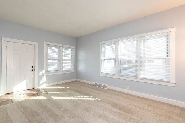 2615 N Wauwatosa Ave, Unit Lower in Wauwatosa, WI - Building Photo - Building Photo