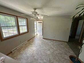 1067 Meadow Ln in Neenah, WI - Building Photo - Building Photo