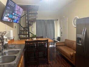 14014 Summer Ash Ln, Unit Unit B in Houston, TX - Foto de edificio - Building Photo