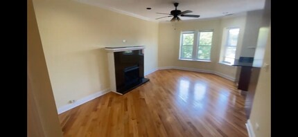 6947 N Oakley Ave, Unit 1 in Chicago, IL - Building Photo - Building Photo