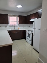 2605 NW 31st St in Miami, FL - Building Photo - Building Photo
