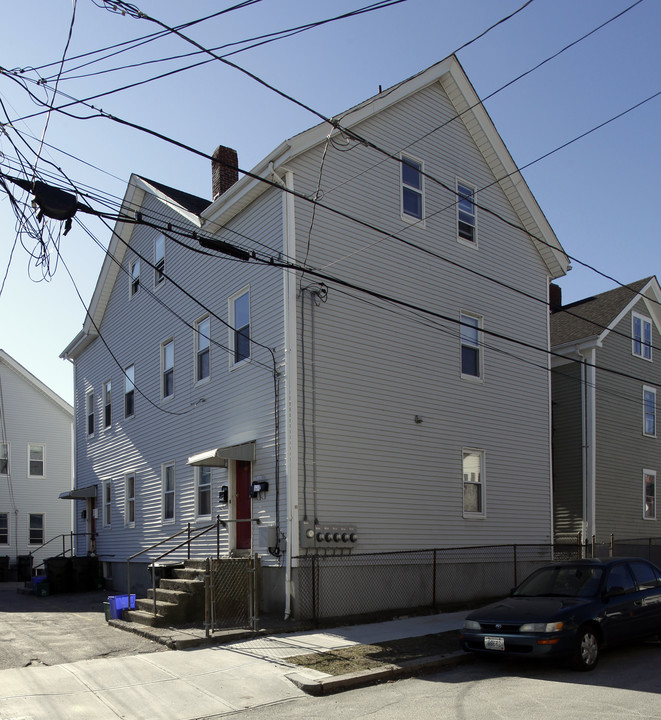 31 E Transit St in Providence, RI - Building Photo