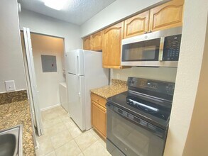 208 Afton Square in Altamonte Springs, FL - Building Photo - Building Photo
