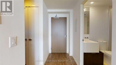 1 Bloor St E in Toronto, ON - Building Photo - Building Photo