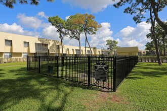 Palm Beach Gardens Apartments in Palm Beach Gardens, FL - Building Photo - Building Photo