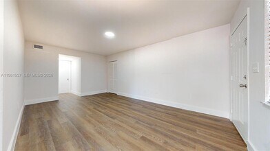 1670 W 42nd St in Hialeah, FL - Building Photo - Building Photo