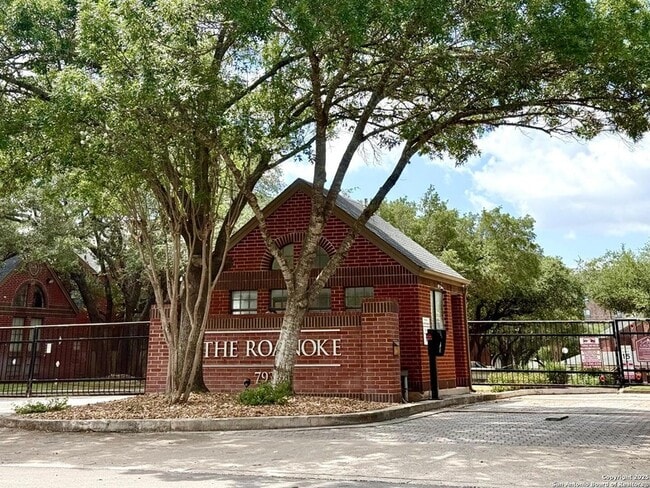 7930 Roanoke Run in San Antonio, TX - Building Photo - Building Photo