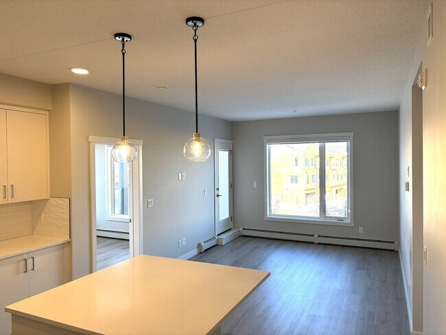 660 Shawnee Sq SW in Calgary, AB - Building Photo - Building Photo