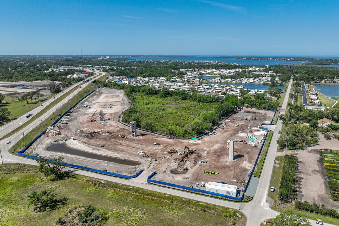 Altera Palmetto in Palmetto, FL - Building Photo