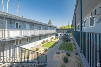 The Quarter in Carmichael, CA - Foto de edificio - Building Photo