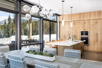 4 Thistle Wy in Big Sky, MT - Building Photo - Building Photo