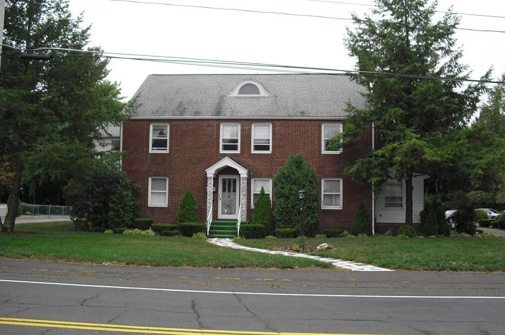 70 Lyman St, Unit 5 in South Hadley, MA - Building Photo