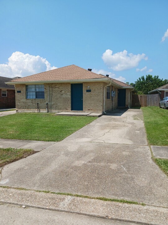 4710 Viola St in New Orleans, LA - Building Photo