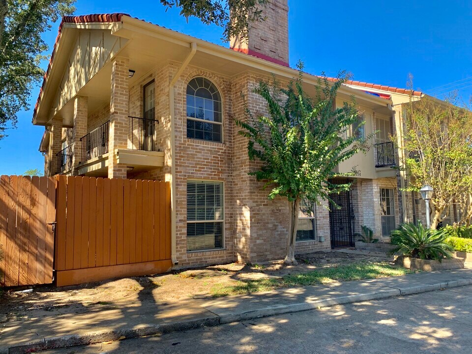 3214 Continental Dr in Missouri City, TX - Foto de edificio