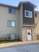 2115 Maple St in Hull, IA - Building Photo