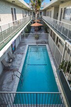 5851 Hazeltine Ave. in Van Nuys, CA - Foto de edificio - Interior Photo