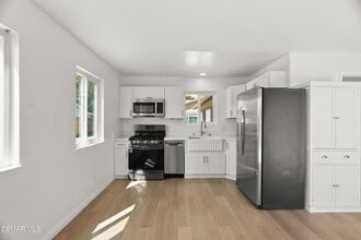 111 Everett St in Moorpark, CA - Building Photo - Building Photo