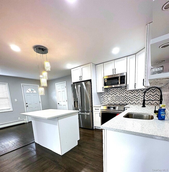 1093 Ditmas Ave in Uniondale, NY - Building Photo - Building Photo