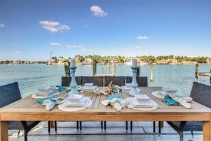 257 N Coconut Ln in Miami Beach, FL - Building Photo