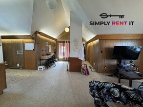 526 Hayward Ave in Ames, IA - Building Photo - Building Photo