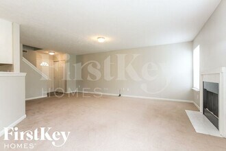 2711 Wortham Way in Indianapolis, IN - Foto de edificio - Building Photo