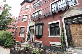 8 Keswick St, Unit 2 in Boston, MA - Foto de edificio - Building Photo
