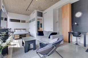 454 Rue De la Gauchetière O in Montréal, QC - Building Photo