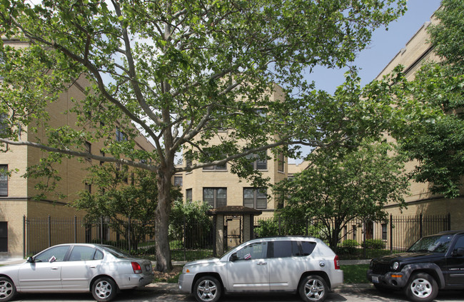 Harper Center in Chicago, IL - Foto de edificio - Building Photo