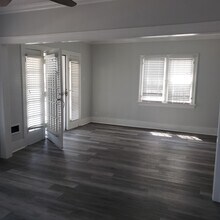 5715 S Rimpau Blvd in Los Angeles, CA - Building Photo - Building Photo